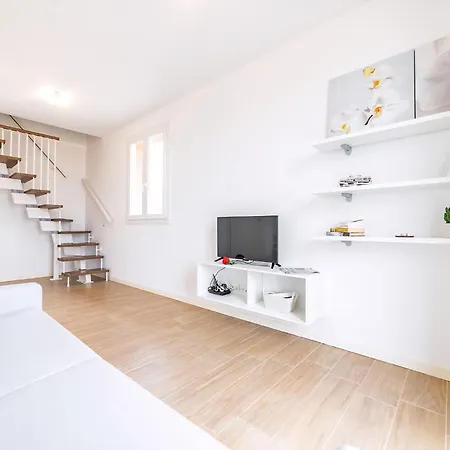 Apartamento Mit Balkon *