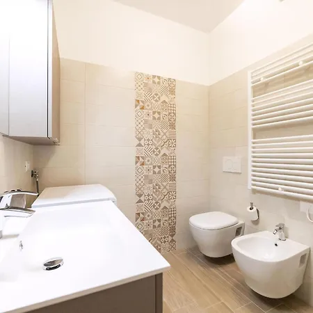 Apartamento Mit Balkon *