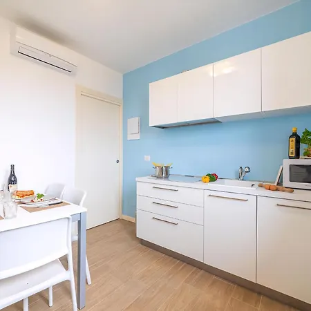 Apartment Mit Balkon