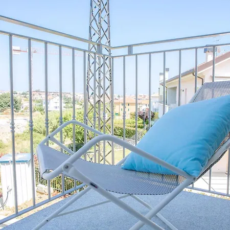 Mit Balkon
